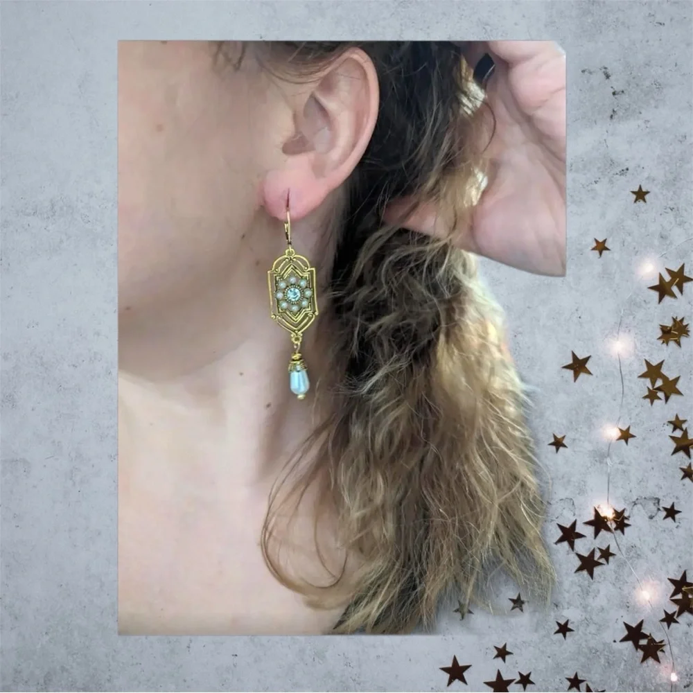 - 💋Vintage Style Antique Gold Floral drop dangle earrings